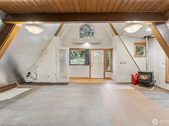 5th image of 9512 210th Avenue E