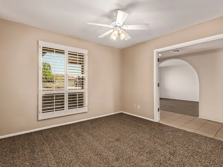2637 E Sierra St — Photo 22