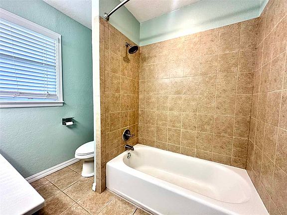 5th image of 1606 NW 27th St