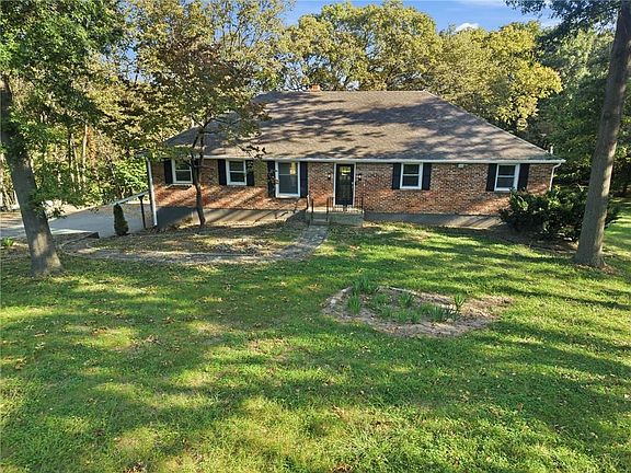 2nd image of 6261 NE Russell Rd