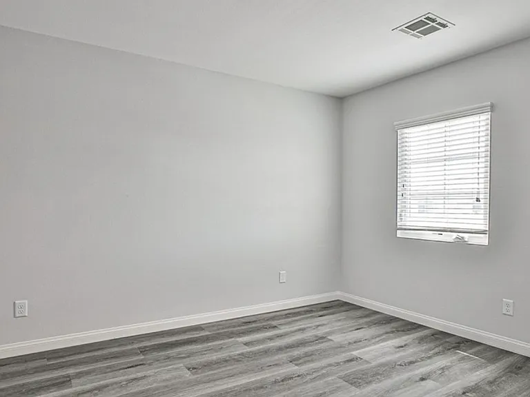 5390 Montauck Ave — Photo 27