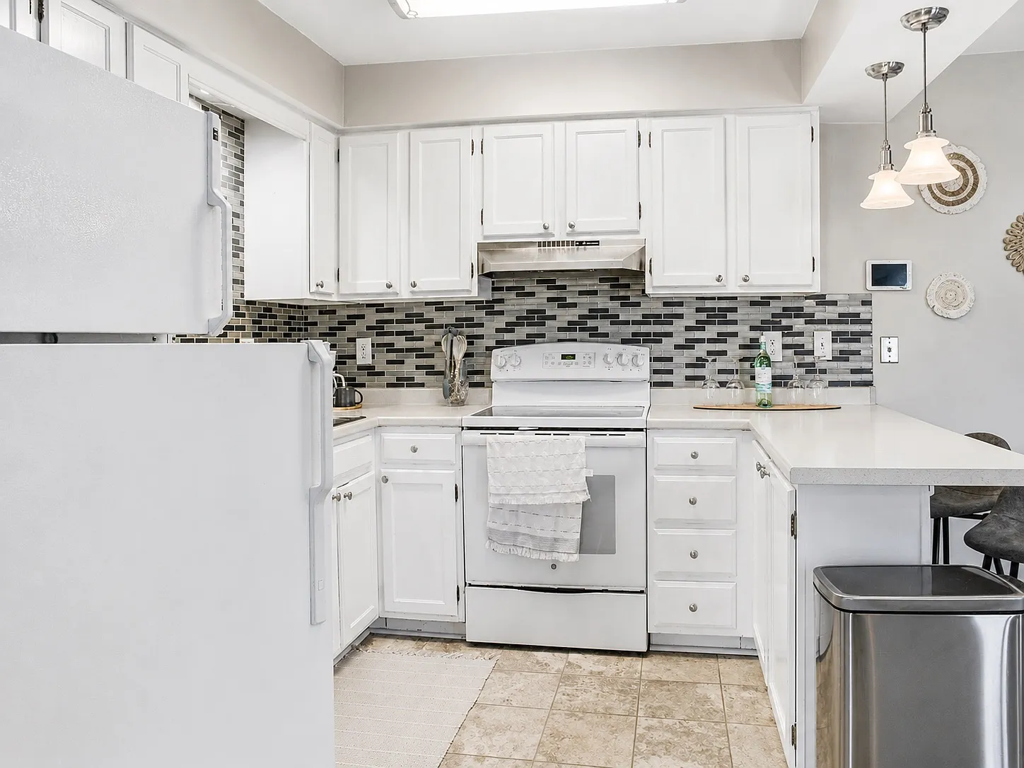 2 bed, 948 sqft, $1,950 — Photo 2