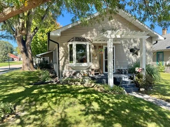 404 E 2nd St, Oglesby, IL 61348