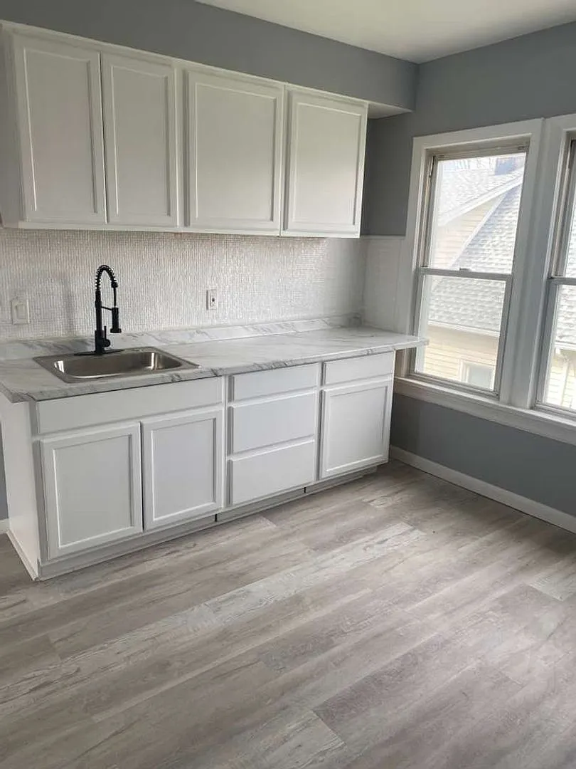 792 London Rd — Photo 3
