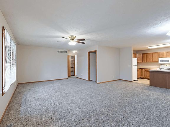 3rd image of 8640 Delphinium Ln