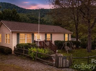 220 Powderhorn Dr, Waynesville, NC 28786