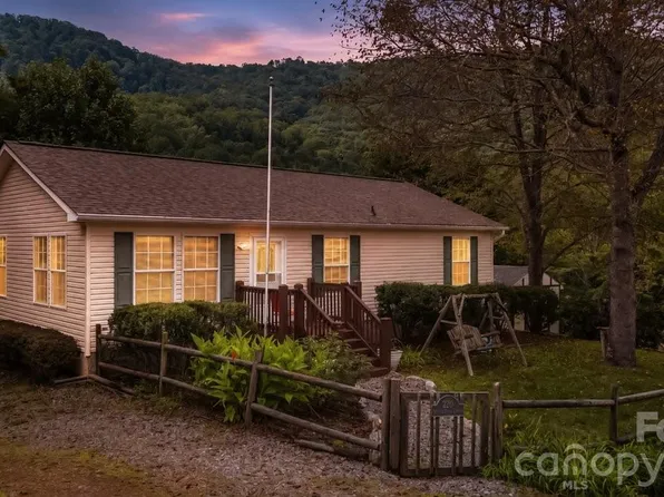 220 Powderhorn Dr, Waynesville, NC 28786