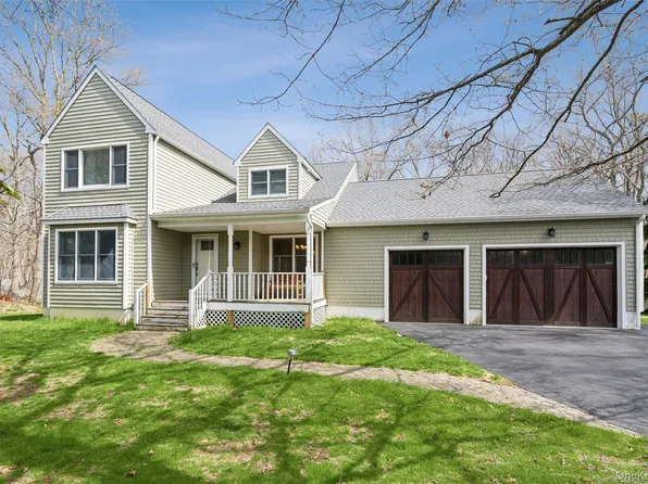 77 Drew Drive, Eastport, NY 11941