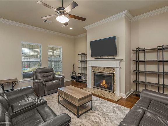 3rd image of 224 Rutan Ave