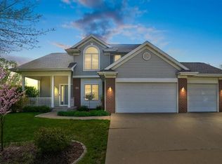 702 Eagle Ridge Rd, Cedar Falls, IA 50613