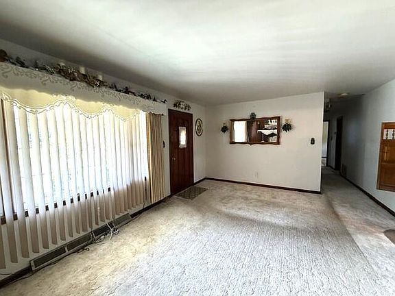 3rd image of 214 Chapel Dr