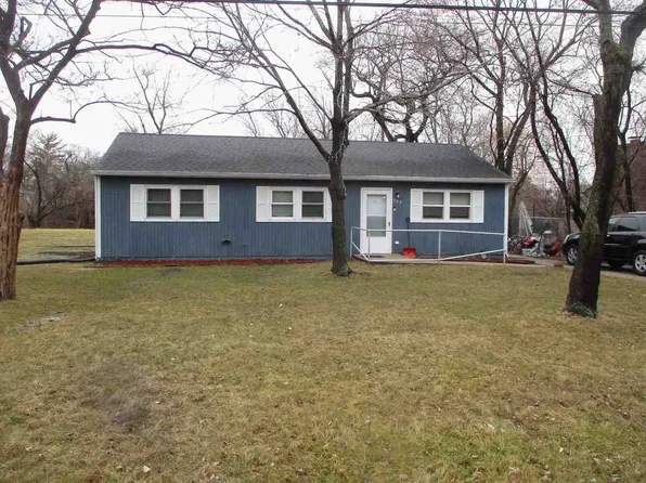 909 Jenkisson Ave, Lake Bluff, IL 60044