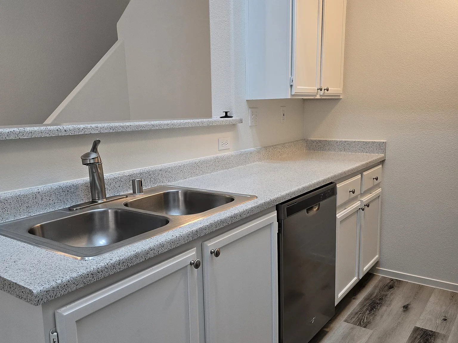 2 bed, 2.5 bath, 1000 sqft, $1,749 — Photo 2
