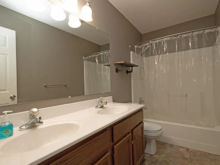 2165 Saint Clair Ct — Photo 15