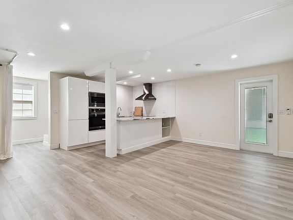 5th image of 2176 Bay St SE #A