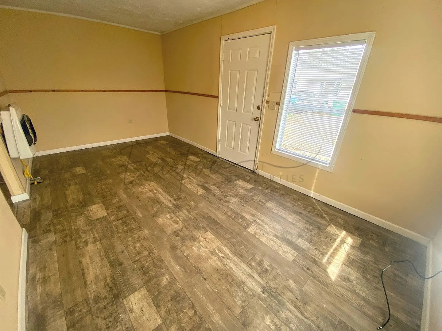 2-Bed, 1-Bath Home in Lake Charles - Deposit-Free Move-In Option Available! — Photo 3