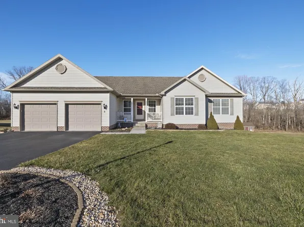 8 Tyler Dr, Hanover, PA 17331