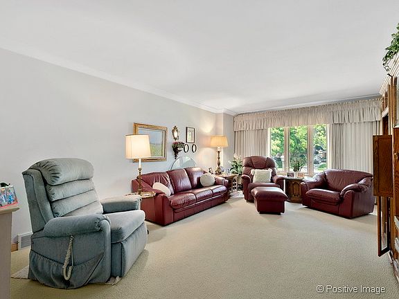 3rd image of 10218 Kedvale Ave
