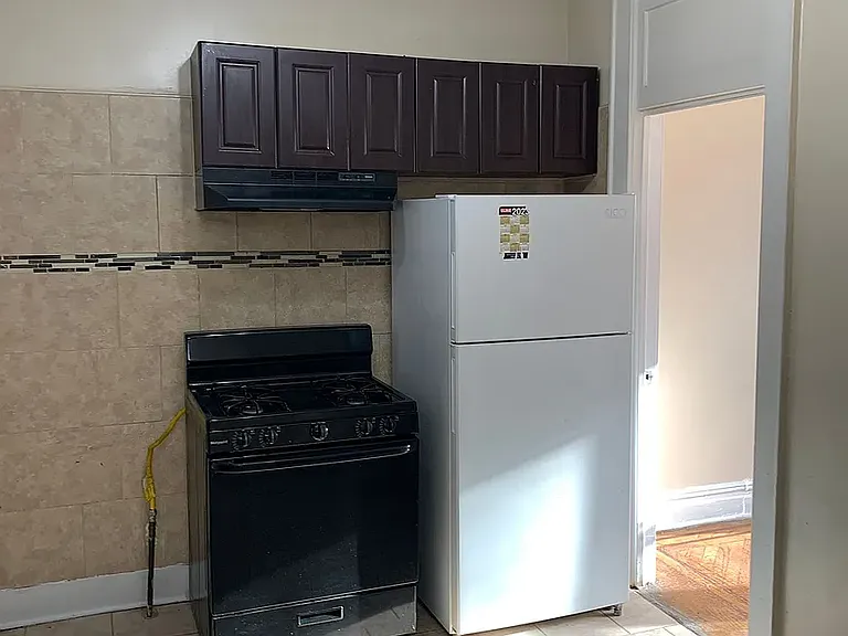 95 Hillcrest Ter #5 — Photo 5