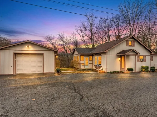 1341 Cain St, Morgantown, WV 26505