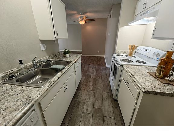 5th image of 916 W Victoria Ave APT 202