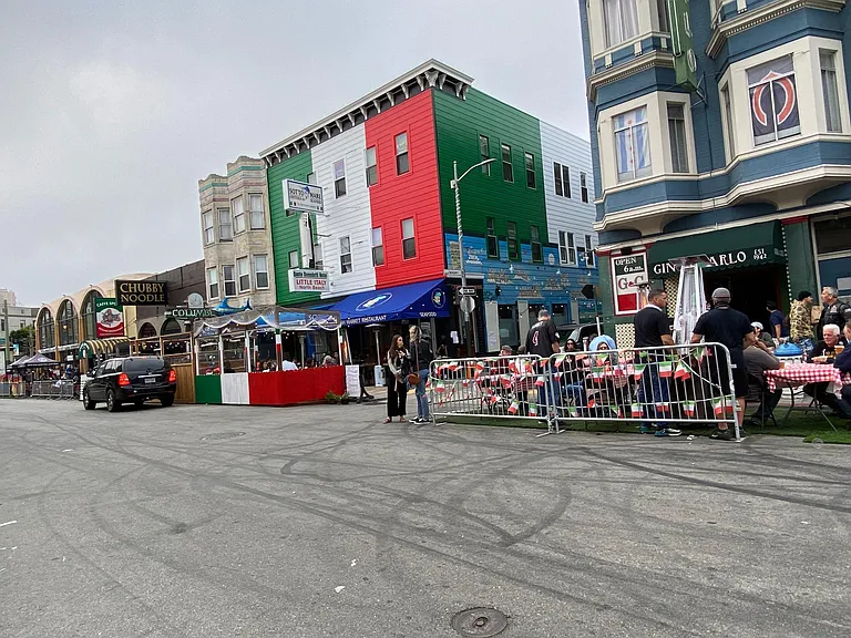 Tons of restaurants!