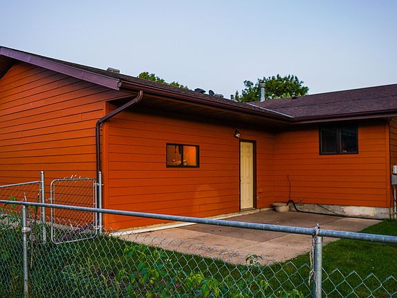 4th image of 1737 Skyline Dr