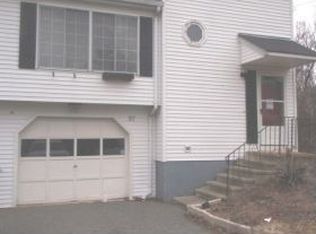 37 4th St, Worcester, MA 01602