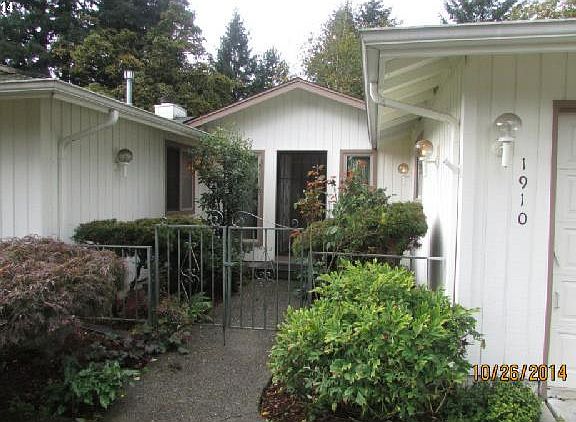 2nd image of 1910 SE Talton Ave