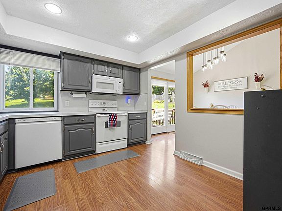 4th image of 13117 Gertrude St