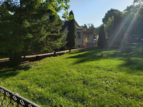 5th image of 3213 Ezra Ave