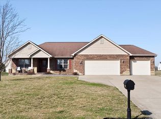 5197 White Oak Dr, Smithton, IL 62285