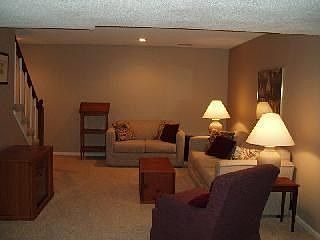 5th image of 10409 Barton St