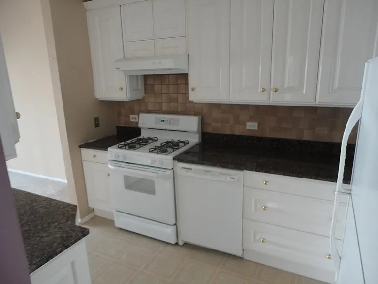 366 Washington Ct — Photo 6