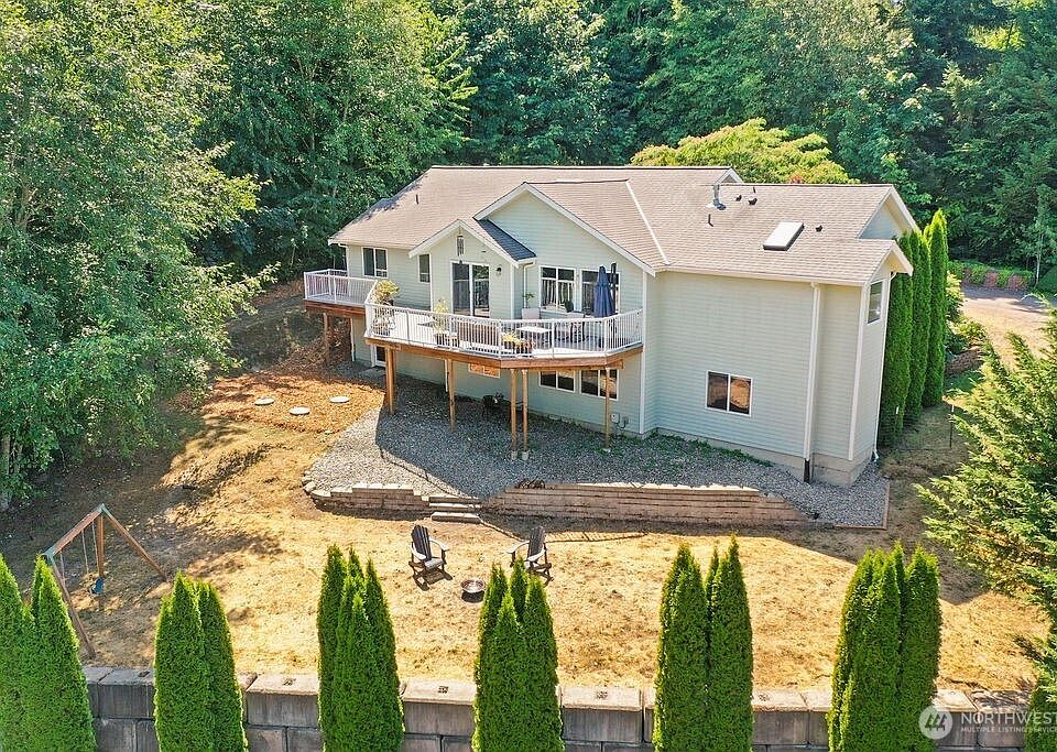 1st image of 1069 NW Luoto Court