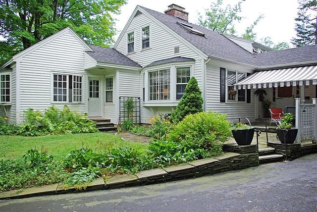1st image of 11 Pine Blvd