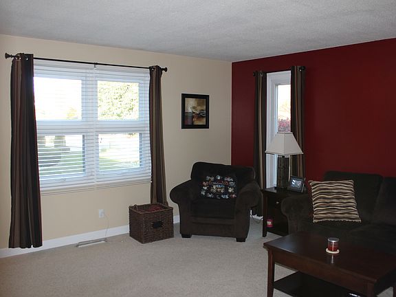 3rd image of 819 Heritage Dr