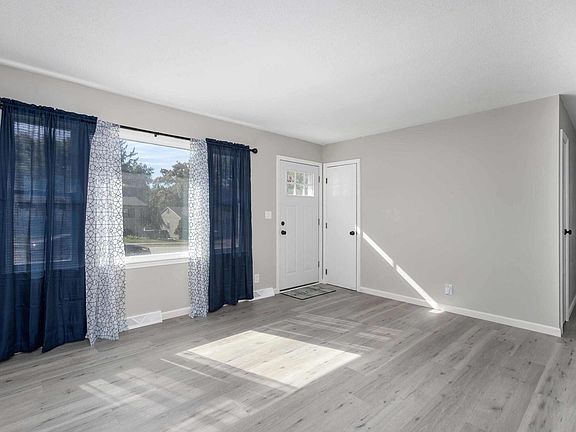 5th image of 2418 W 43rd St