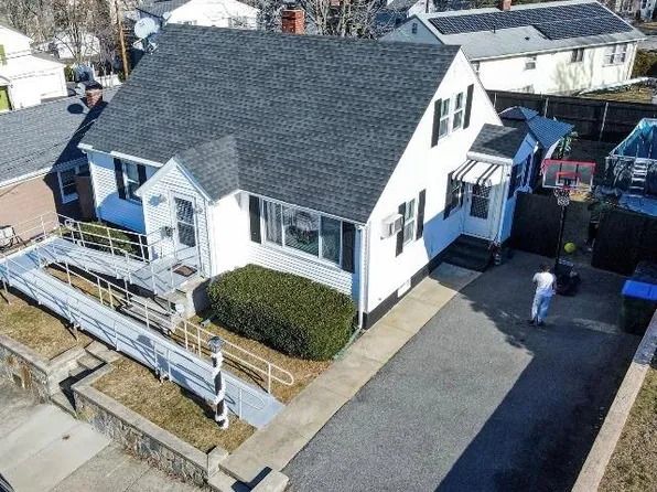 89 Wainwright St, Providence, RI 02908