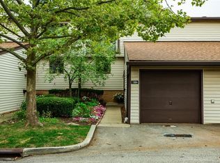 7374 Pine Ridge Ct #A25, Middleburg Heights, OH 44130
