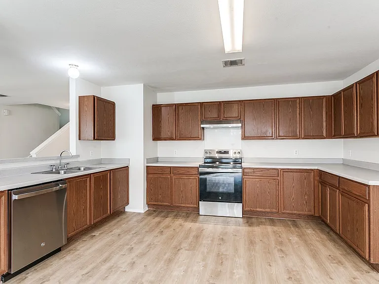3410 Sherwin Dr — Photo 9