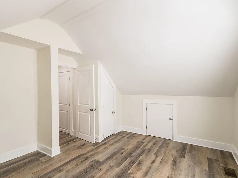 565 Virginia Cir W — Photo 19
