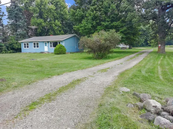 10808 Gasch Rd, Harvard, IL 60033