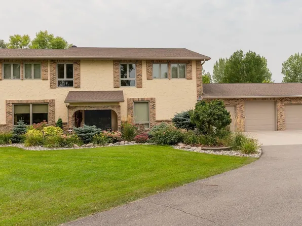 3396 S 69th St, Grand Forks, ND 58201