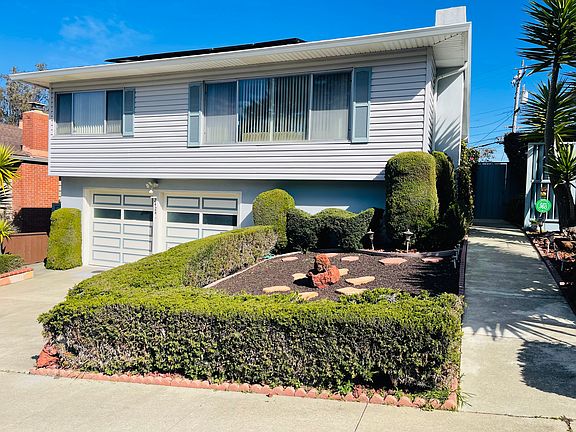 3rd image of 2424 Oakmont Dr
