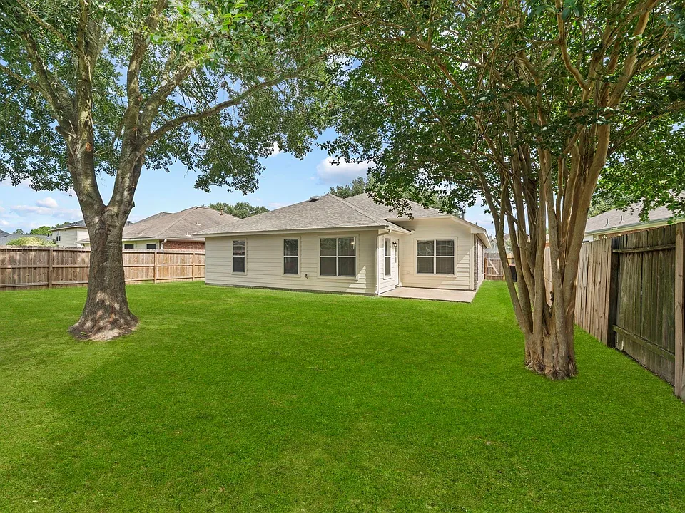 19935 Silver Rock Dr