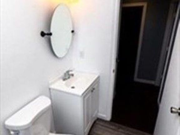 5th image of 3 Lancelot Ct APT 16