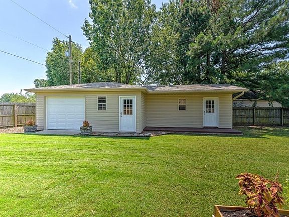 3rd image of 2108 SE 17th St
