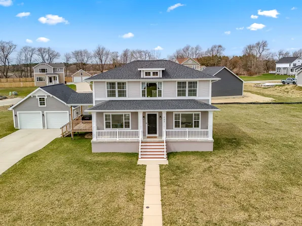 703 Oakwood Dr, Charlotte, MI 48813