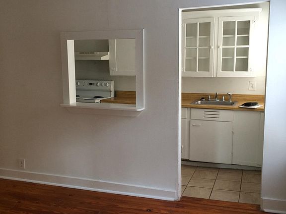 3rd image of 512 S Westland Ave APT 12